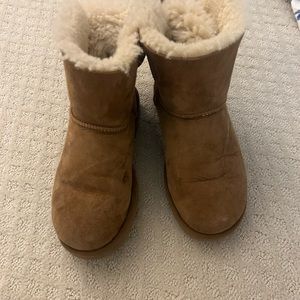 Ugg boats with bow. Size 6. Super cute